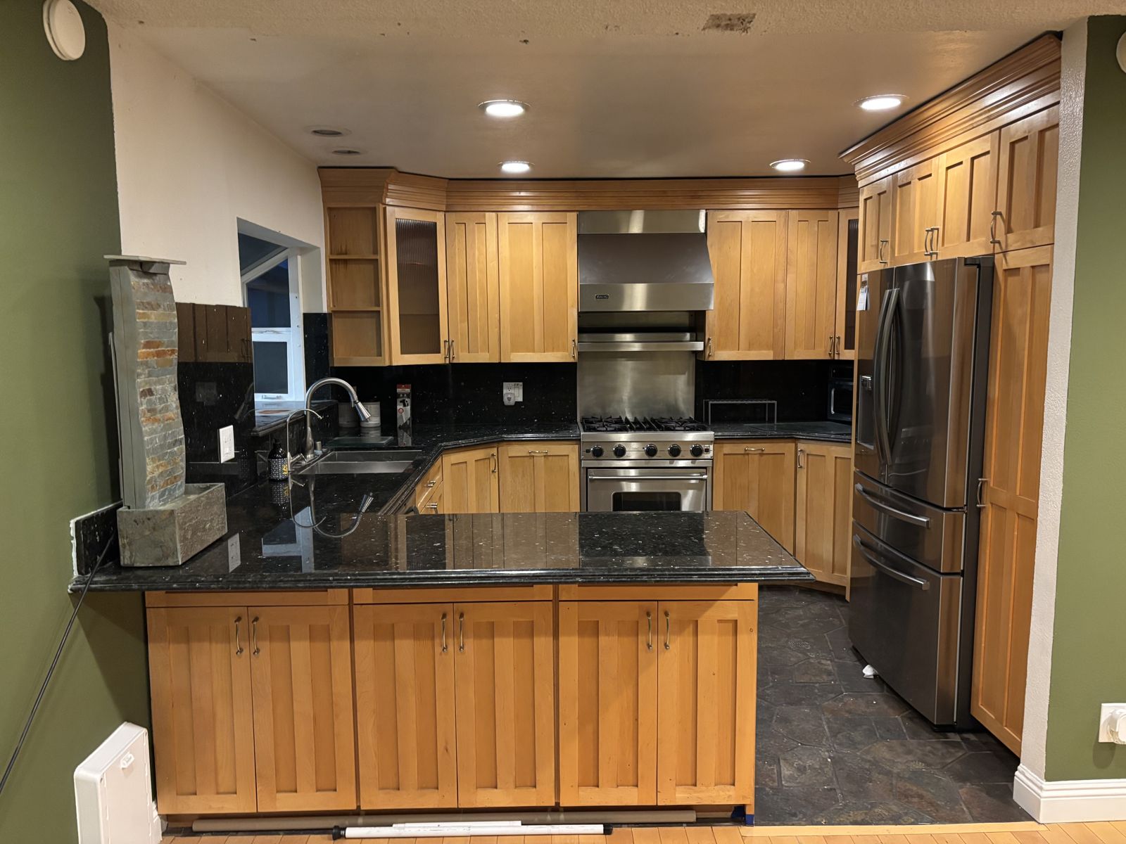 Full kitchen